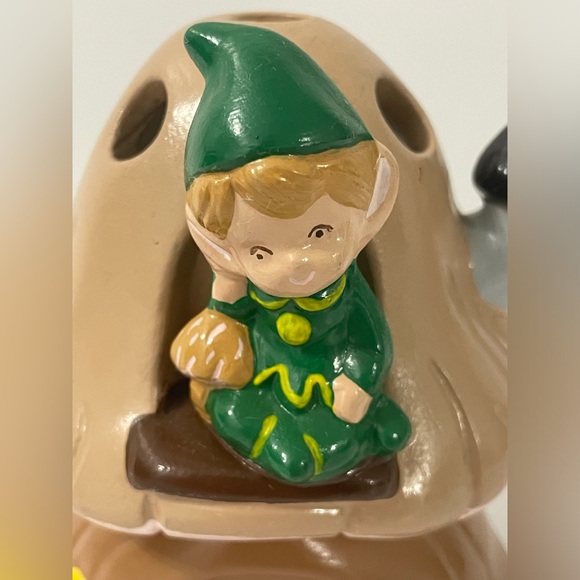 Vintage 1982 Pixie Elf w/ Mushroom House Ceramic Kitschy Figurine 4.5” H - Picture 3 of 8